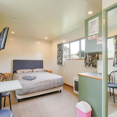 Beach Road Holiday Park Otatara 외부 사진