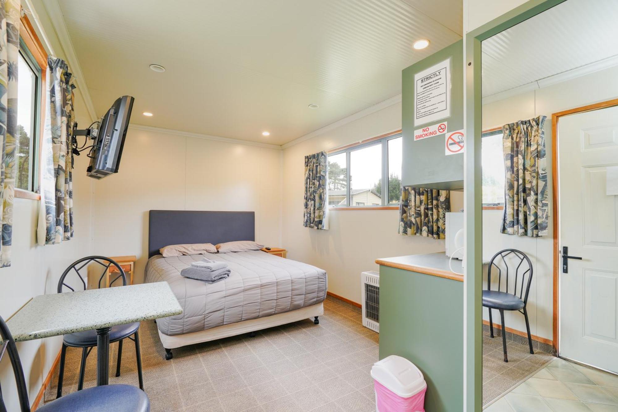 Beach Road Holiday Park Otatara 외부 사진
