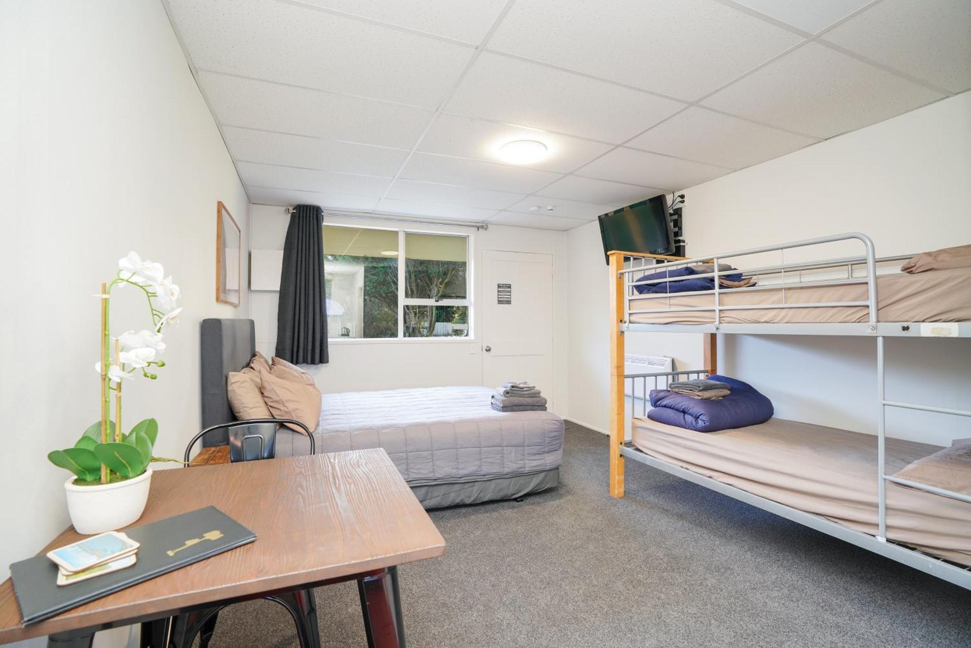 Beach Road Holiday Park Otatara 외부 사진
